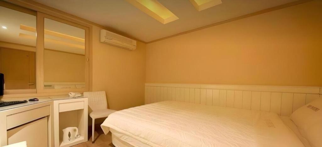 Sinyoung Motel Сеул Экстерьер фото