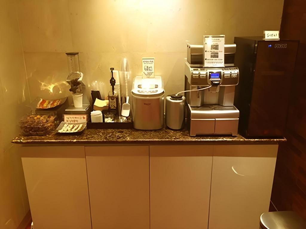 Sinyoung Motel Сеул Экстерьер фото