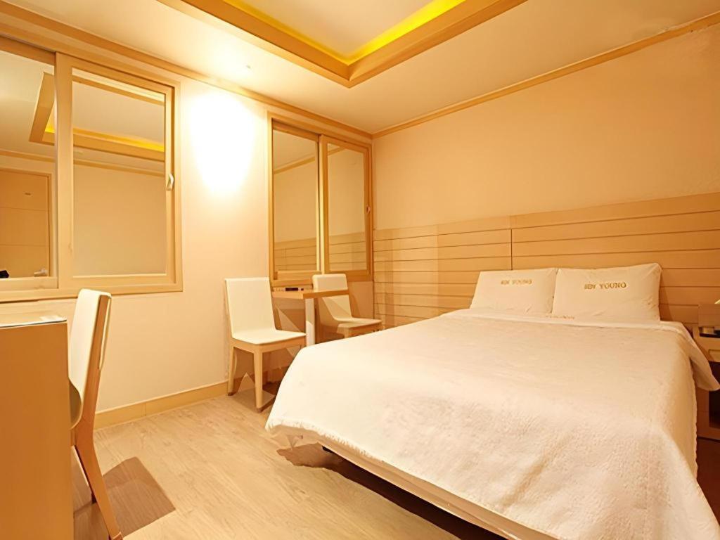 Sinyoung Motel Сеул Экстерьер фото