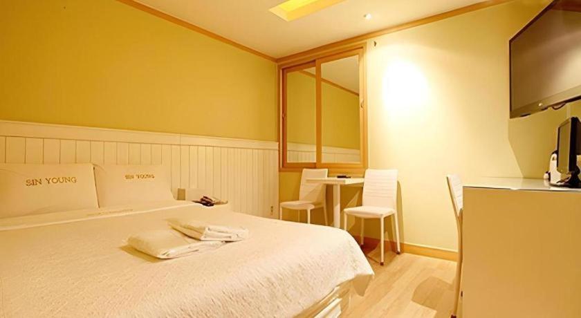 Sinyoung Motel Сеул Экстерьер фото